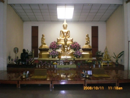 Altar con varias figuras